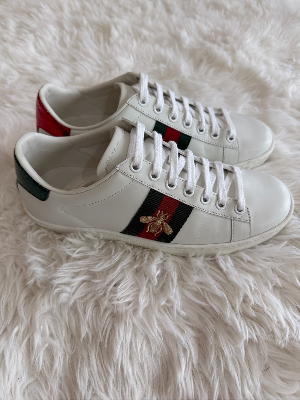 Gucci White Leather  with Red & Green Stripe and Gold Bee Size 35.5 US 5.5